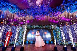 [Hot Item] Wedding Decoration Cold Pyro Sparkle Machine Remote Fountain Fireworks Machine