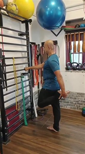 Standing One-Leg Quadriceps Stretch