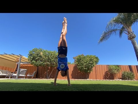Tutorial on how to get the perfect handstand in just 5 minutes! 🤸