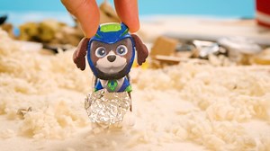 Moby invents a powerful digging machine. But when it won’t stop, Moby gets worried that all the holes could sink the island! He needs the Aqua Pups’ help! 🐶 Keep up with the latest PAW news! 🐾 Follow us here: Facebook - https://www.facebook.com/PAWPatrolPH #PAWPatrol | PAW Patrol Philippines