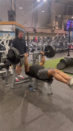 My quad bothers me so bad I’m gonna start Larsen pressing instead 😂 #shorts #strength