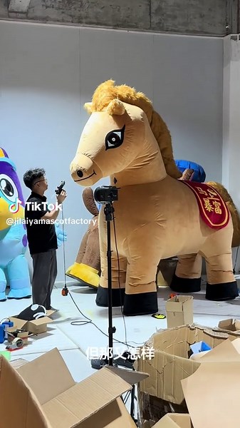 Powerful factory, specializing in the production of inflatable mascot costume! The plush fabric is wear-resistant and durable. We support both large and small batch orders, and accept customization. Welcome to visit our factory!#horse #mascot #costume #funny #funnyvideos #decoration #china #plush #inflatablemascot #custom #China