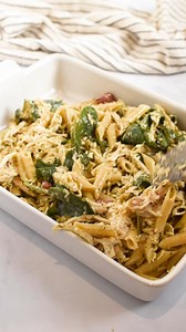 When it comes to easy family dinners, this pesto chicken pasta casserole is one of our favorites! It's so tasty and comes together in just a few minutes🤩 Recipe here: https://www.sixsistersstuff.com/recipe/pesto-chicken-casserole/ | Six Sisters' Stuff