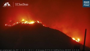 Massive Gifford Fire races up California's Plowshare Peak