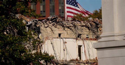 Why Is Dirt From Trump’s White House Reno Going to a Golf Course?
