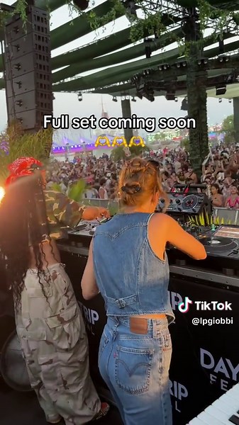 B2B Piano Jam with HoneyLuv at Day Trip Festival