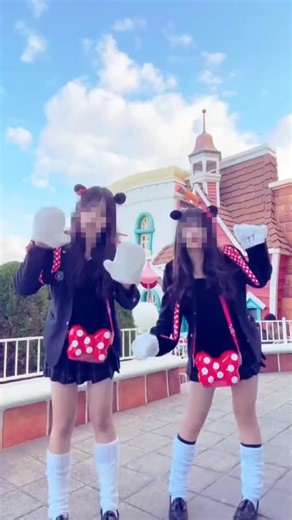 ユース学園 | 高校生メディア | ミニマフラー可愛すぎた˚ ✩ ꒰ ɞ̴̶̷ ·̮ ɞ̴̶̷ ꒱ ｡ ˚💕 ♡Thank you♡ TikTok by @ tyutyutyu__ ーーーーーーーーーーーー 日本一のJKトレンド発信メディア「ユース学園」です🩵 @youthgakuen... | Instagram