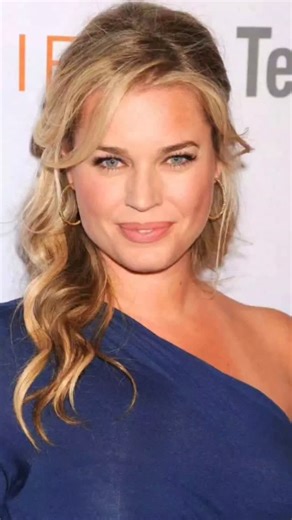 lolcheme on Instagram: "During the filming of X-Men (2000), Rebecca Romijn had to spend about 8 hours on makeup each day before even starting filming. She really hated the process and said "It was pure suffering to turn into Mystique. I wish it would be as fast as on screen, but at least I looked stunning in that outfit" #RebeccaRomijn #Mystique #XMen #Marvel #RavenDarkholme"