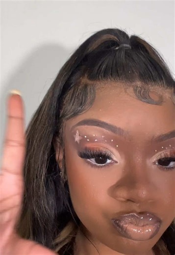 I haven’t done a dramatic eye in so long! I barely wear eyeshadow😭 but this is so cute I’m motivated to do more creative looks ✨ #eyeshadowtutorial #eyeshadow #eyeslipsface #makeuptok #fyp #blackgirl #unrecognizablemakeup