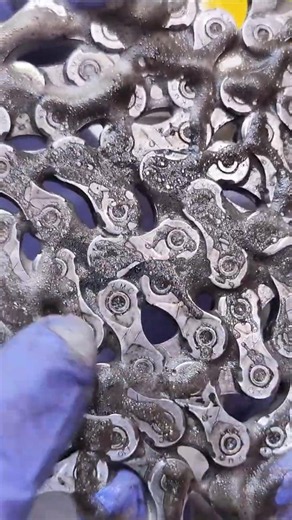 How to clean a bicycle chain perfectly on a special DIY cleaning board