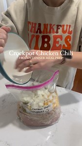 Crockpot Chicken Chili 😋 FROZEN DINNER MEAL PREP! Freezer ➡️ Crockpot INGREDIENTS: 3 large boneless chicken breasts 3 cups chicken broth (day of) 1 large onion, chopped 3 garlic cloves, minced 2 teaspoons cumin 2 teaspoons oregano 2 chicken bullion cubes 1 packet ranch dressing mix 2 (15.8-ounce) cans Great Northern beans, drained 2(4.5-ounce) cans chopped green chilies 1 (11-ounce) can corn, drained Salt and pepper to taste Toppings: sour cream, cilantro and avocado DIRECTIONS: 1. ﻿﻿Combine al