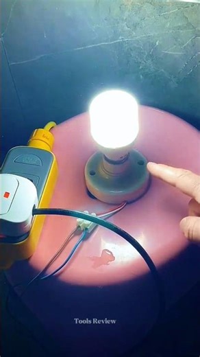 Clap to Turn ON/OFF Light | Sound Sensor Lamp Holder #SoundSensor #SmartLight #VoiceControl #Shorts