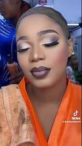 suivez-nous sur tic toc ya du bon là-bas 🤩🥰😊 💄💋Pour toutes vos cérémonies, mariage, dot anniversaires, sortie de bébé n'hésitez pas à contacter notre service de maquillage 💄💋 je ne suis pas l'auteur de cette musique jouer 🎶 | Mamy's Beauty And Hair