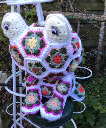 Modèle Grenouille Au Crocher (motifs Fleurs Africaines).shemas,diagrammes Internationaux,format Pdf,tutoriels Motifs En Anglais,français. - Etsy