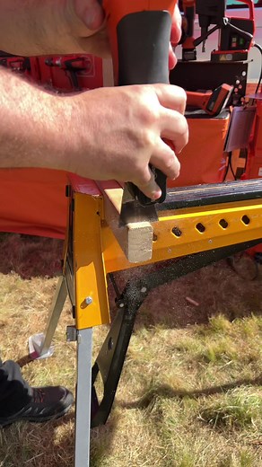 Fast connection, huge power and clean cuts with the Multimaster 🔥 This is our MULTIMASTER AMM 700 MAX AS cordless Multimaster on AMPShare, powered by Bosch 18v ProCore batteries. With AMPShare, you can switch tools from FEIN to Bosch with one battery. #Multimaster #feinmultimaster #multitool #oscillatingmultitool