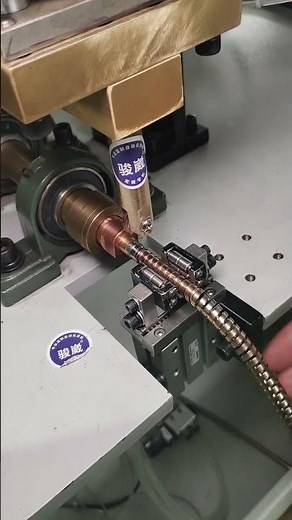 The operation process of the roll welding machine.