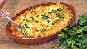 Zemiaky nevyprážajte: TU je rýchly, jednoduchý a chutný recept na pečené zemiaky so syrom - chutnejšie ako klasické francuzáky!