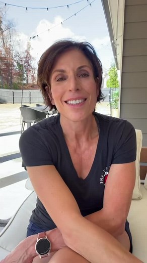 You don’t want to shrink. You want to glow. You want to feel like YOU again - alive, confident, magnetic. Restriction won’t get you there. Fueling will. Comment #2 for real stories real steps. #SmartAndSimpleNutrition #WomenOver40 #HolidayHealth #FreedomFromDiets #ConsistencyWins #HealthyHabits #HormoneHealth #NutritionCoaching | Andrea D'Ambrosio Bauer