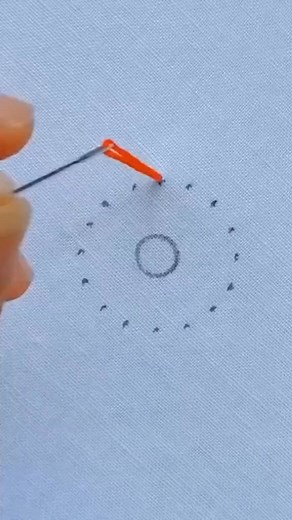 ¿Quieres aprender a bordar desde la comodidad de tu casa? Descarga nuestro mega pack práctico con más de 100 patrones de bordado a mano 🧵✨. Diseños de diferentes categorías 🎨. Manual 100% en español 📖. Para adquirirlo, simplemente haz clic en el enlace👉 https://go.hotmart.com/S102339091Q | Bordados A Mano