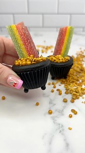 832K views · 6.9K reactions | Happy St. Patrick's Day!  Make your own luck with these mini pots of gold cupcakes that were created for Wilton by Caked By Rach療Instructions in the comments. | Wilton Cake Decorating | Facebook