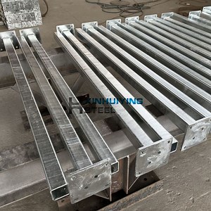 [Hot Item] Hot Sale Galvanized Fence Post with Base Plate Square Tube Steel Post