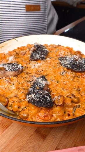 ✨ MY TOP 10 RECIPES OF 2025: #6 Marry Me Mushrooms ✨ Or more affectionately known as F*** Me Fungi in our house 😂 Ingredients shared below, but this recipe can be found in my delicious One Pot cookbook 👇 2 portobello mushrooms, halved lengthwise 1 tbsp tomato puree 250g baby chestnut mushrooms, halved 100g sun dried tomatoes, with 1 tbsp of the oil 100g king oyster mushrooms 200ml double cream 2 tbsp butter 1 vegetable stock cube, made to 400ml with boiling water 2 shallots, peeled and finely 