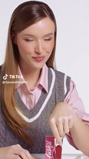 Say “MWAH!” to your lips’ new bestie 💋💕 This is Lush’d Lip Glaze by TB Designed in luscious shades with a soft, silky and hydrating formula for that extra pep on your step.