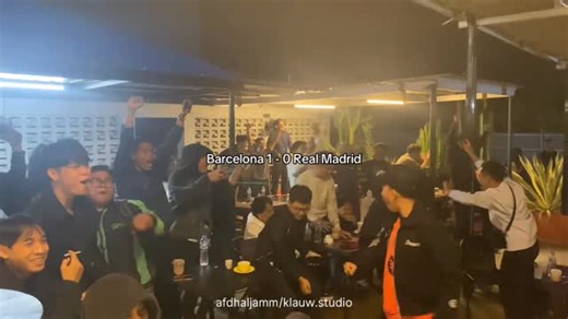 𝙆𝙇𝘼𝙐𝙒 𝙎𝙏𝙐𝘿𝙄𝙊 on Instagram: "“Fans Celebration” Rapinha for the first 😍 Barca 1 - 0 Madrid #elclásico #madrid #barcelona #supercopa #rapinha"