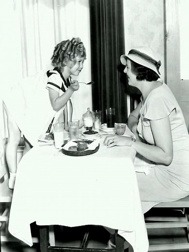 1.2K views | A rare and adorable vintage photo of child star Shirley Temple with her mother, Gertrude Temple. A beautiful moment of old Hollywood charm. ✨ #ShirleyTemple #ChildStar #OldHollywood #VintagePhoto #ClassicCinema #HollywoodHistory #GertrudeTemple #MotherAndDaughter #1930s | Bygone Eras | Facebook