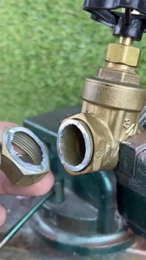 How to remove broken thread fragment Remove stuck thread without hamm... | Camille Foster