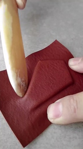 Red brown leather keychain pendant making process. #leathercrafter #leatherkeychain #brownleather #leathermaker #handmadecraft #foryoupage #diyleather