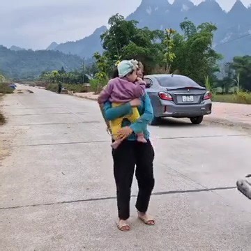 The miserable life of a mute girl who takes care of a baby abandoned by her mother | Womens Shielter