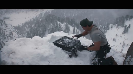 CLIFFHANGER 1993- An Avalanche | Sylvester Stallone movies #sylvester #sylvesterstallone | The Kitchen - Omagh.