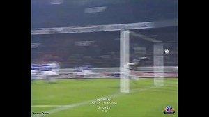 Bonjour à tous, on commencepar la bicyclette d'Amara Simba contre Nîmes le 26 octobre 1991. Victoire 2-0 avec un doublé de Simba dont ce but pour ouvrir le score. #PSG #HDPSG2610 #ICICESTPARIS #teampsg | Histoire du PSG