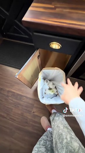 Tips for Hosting Guests Without Profile Photos on Airbnb