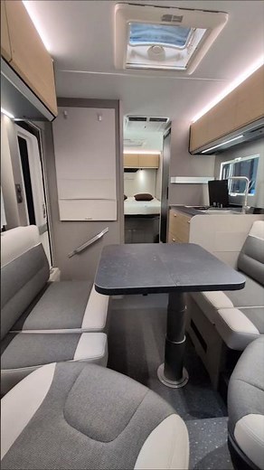 🚐🎊Adria dévoile son nouveau profilé étroit avec lit central, le Compact DC