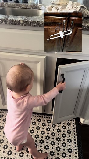 We love that we can switch these invisible cabinet locks on and off, it makes it so convenient when you’re cooking 👏🏻 #babyproofing #babyproducts #aestheticbaby