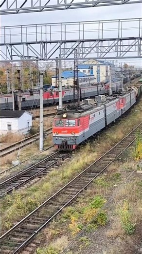 Электровозы ВЛ10У-477/536 по СМЕ с грузовым поездом прибывает на станцию Пенза-3