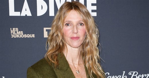 Inspirée par son enfance, Sandrine Kiberlain se lance dans la mode avec la parfaite collection de cachemires