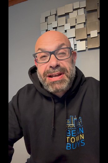 🚨 TONIGHT’S THE NIGHT! 🚨 REI FLY Meetup — 6PM at Lord Hobo, Woburn Today is the day and the time is now. I’ve been in real estate since 2001 — broker, agent, investor — and I’ve helped people buy and sell thousands of properties. I’ve been involved in hundreds of investment deals from fix & flips to buy-and-hold apartments… you name it, I’ve done it. And tonight, I’m bringing all that experience to the room — along with a ton of other high-level investors and agents ready to network, collabora