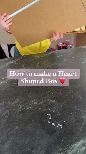 Heart shaped Box turorial ❤️ #tutorial #diy #heartshapedbox #cardboardbox #flowers #flowerartwork #floristsoftiktok