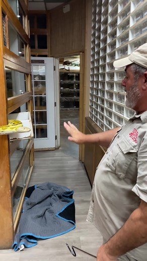 When your nicest snake becomes the grumpiest 🤦‍♂️ she doesn’t know we are on the same team 🤷‍♂️ #snake #python #eggs