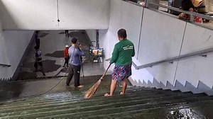 696K views · 14K reactions | Walang tigil ang ating mga kawani ng Department of Engineering and Public Works sa pananatili ng kalinisan sa Lawton Underpass na siyang ginagamit ng maraming mga estudyante, empleyado, at iba pang mga dumadayo sa lungsod. Bukod sa nasabing lugar ay kasabay ang paglinis sa iba pang mga gusali sa Maynila. | Manila Public Information Office | Facebook