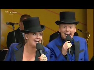 Det er sommer det er sol og det er søndag - Stine & Martin (Fællessang På Charlie)