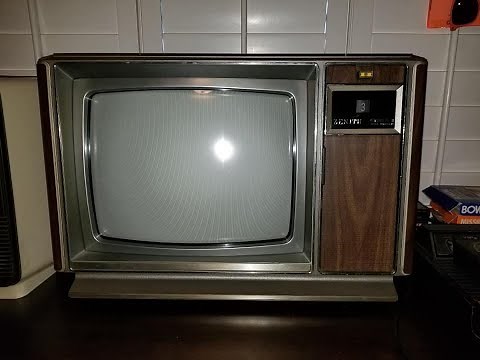Vintage 1979 Zenith System 3 Space Command Color TV