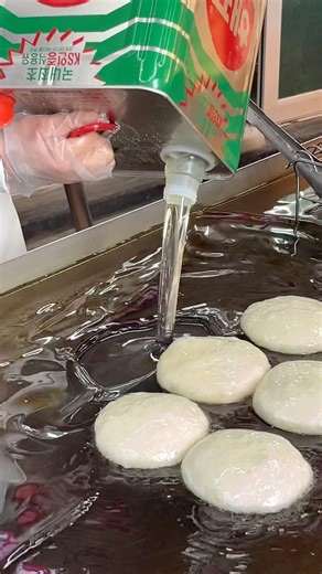 Korean Fried Pancake Hotteok #seoultravel #koreastreetfood #koreatravel