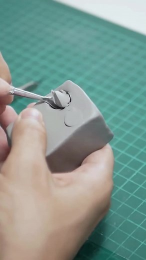 Making Realistic MINECRAFT in the Laboratory Diorama