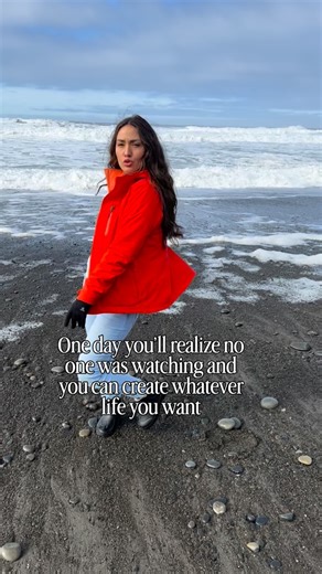 There’s a book I love by @elizabeth_gilbert_writer that says something like this In our 30s, we’re deeply influenced by other people’s opinions. So much so that they often shape our life decisions. In our 40s, we start to realize we don’t really care what people think. And in our 50s, we discover the truth No one was really thinking about us anyway. So let’s skip to the good part. Do the thing you want to do. Create what you want to create. Because most people aren’t watching. And if they are, i