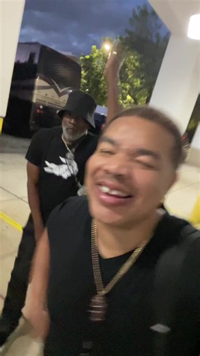 Miami entrance with zooman