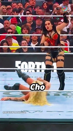 Cái kết suýt bay màu khi dắt bạn gái đi xem WWE 🧐 @WWE(IG)